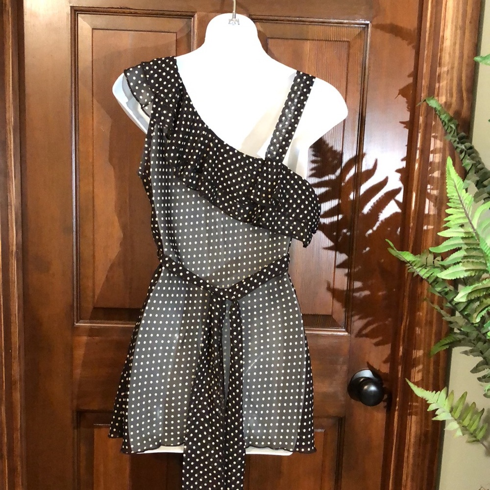 Sheer One Shoulder Ruffle - Picture 4 of 6